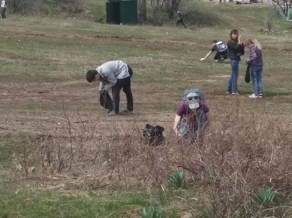 Мы за чистые горы: в Чимгане прошел субботник - Sputnik Узбекистан