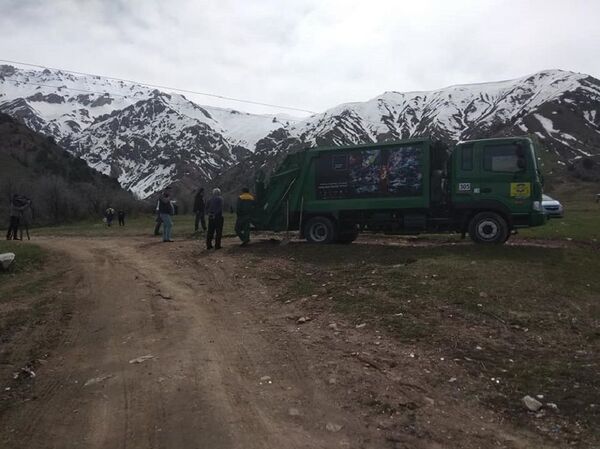 Мы за чистые горы: в Чимгане прошел субботник - Sputnik Узбекистан