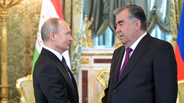Prezident RF V. Putin vstretilsya s prezidentom Tadjikistana E. Raxmon - Sputnik Oʻzbekiston