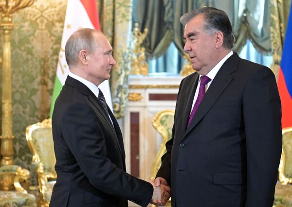 Путин озвучил планы по открытию в Таджикистане офиса МИА Россия сегодня Путин озвучил планы по открытию в Таджикистане офиса МИА Россия сегодня - Sputnik Узбекистан