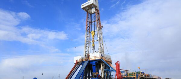 Буровая установка на месторождении в Узбекистане - Sputnik Узбекистан
