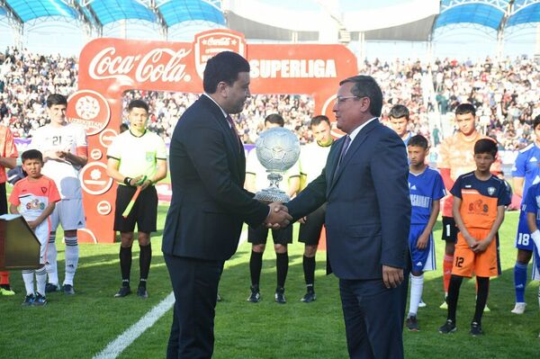 В Андижане после реконструкции открыли стадион Соглом авлод В Андижане после реконструкции открыли стадион Соглом авлод - Sputnik Узбекистан