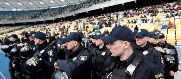 Дебаты Петра Порошенко и Владимира Зеленского на стадионе Олимпийский в Киеве Дебаты Петра Порошенко и Владимира Зеленского на стадионе Олимпийский в Киеве - Sputnik Узбекистан