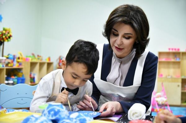 Красивые и добрые: Зироат Мирзиёева и Ким Чжон Сук пообщались с узбекистанцами - Sputnik Узбекистан