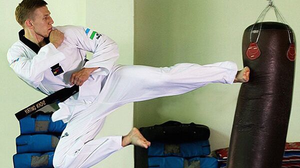 Узбекский таэквондист Дмитрий Шокин Узбекский таэквондист Дмитрий Шокин - Sputnik Узбекистан