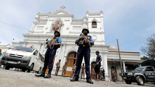 Шри-ланкийские военные возле места взрыва в Коломбо, Шри-Ланка - Sputnik Узбекистан