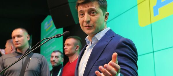 Zelenskiy otvechayet na voprosi posle oglasheniya rezultatov ekzitpola - Sputnik O‘zbekiston
