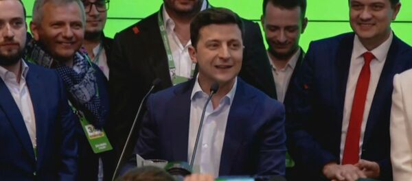 Мы сделали это вместе!: Зеленский одержал победу на выборах - Sputnik Узбекистан