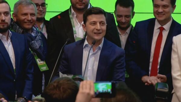 Мы сделали это вместе!: Зеленский одержал победу на выборах - Sputnik Узбекистан