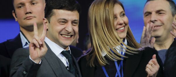 Владимир Зеленский с супругой Еленой Владимир Зеленский с супругой Еленой - Sputnik Ўзбекистон