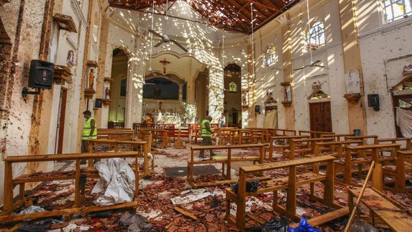 На месте взрыва в церкви Святого Себастьяна в Негомбо, Шри-Ланка - Sputnik Ўзбекистон