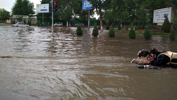 Наводнение в мемах: Ташкент смеется над бушующей стихией - Sputnik Узбекистан