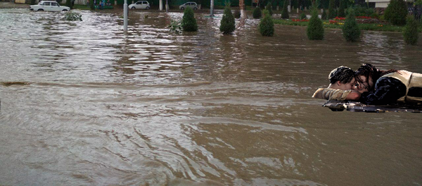 Наводнение в мемах: Ташкент смеется над бушующей стихией - Sputnik Узбекистан