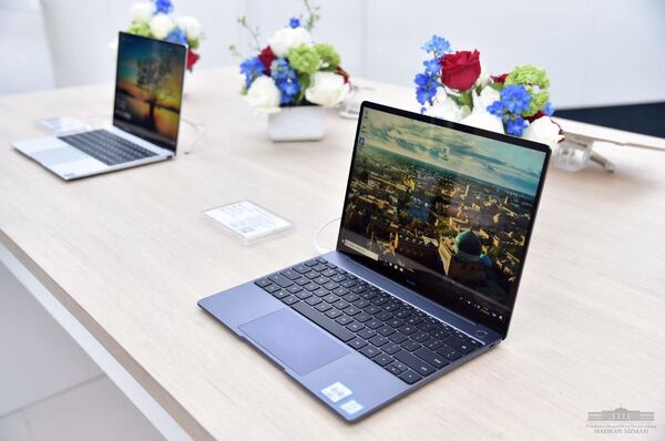 Шавкат Мирзиёев поручил ускорить внедрение 5G в Узбекистане Шавкат Мирзиёев поручил ускорить внедрение 5G в Узбекистане - Sputnik Узбекистан