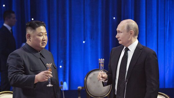 С глазу на глаз: как прошли переговоры Путина с Ким Чен Ыном - Sputnik Узбекистан