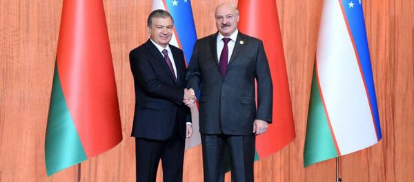 Президент Республики Узбекистан Шавкат Мирзиёев в Пекине провел встречу с Президентом Республики Беларусь Александром Лукашенко Президент Республики Узбекистан Шавкат Мирзиёев в Пекине провел встречу с Президентом Республики Беларусь Александром Лукашенко - Sputnik Ўзбекистон