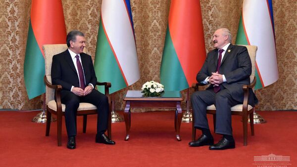 Президент Республики Узбекистан Шавкат Мирзиёев в Пекине провел встречу с Президентом Республики Беларусь Александром Лукашенко - Sputnik Узбекистан