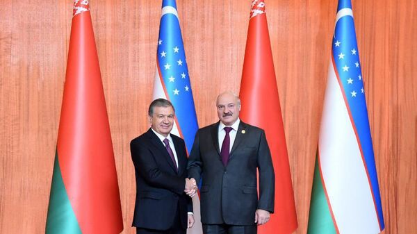 Активный диалог: Мирзиеев встретился с Лукашенко в Пекине  - Sputnik Узбекистан