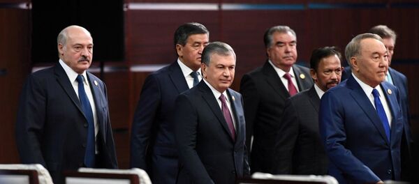 Шавкат Мирзиёев принял участие в церемонии открытия второго Международного форума Один пояс, один путь. Шавкат Мирзиёев принял участие в церемонии открытия второго Международного форума Один пояс, один путь. - Sputnik Ўзбекистон