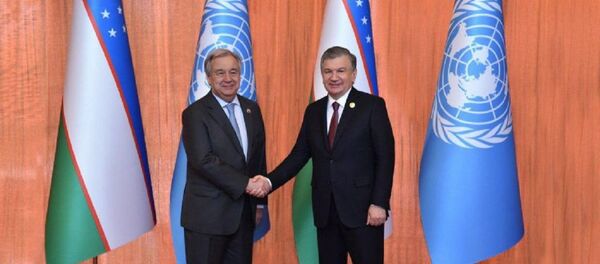 Шавкат Мирзиёев в Пекине провел встречу с Генеральным секретарем Организации Объединенных Наций Антониу Гутерришем. Шавкат Мирзиёев в Пекине провел встречу с Генеральным секретарем Организации Объединенных Наций Антониу Гутерришем. - Sputnik Ўзбекистон