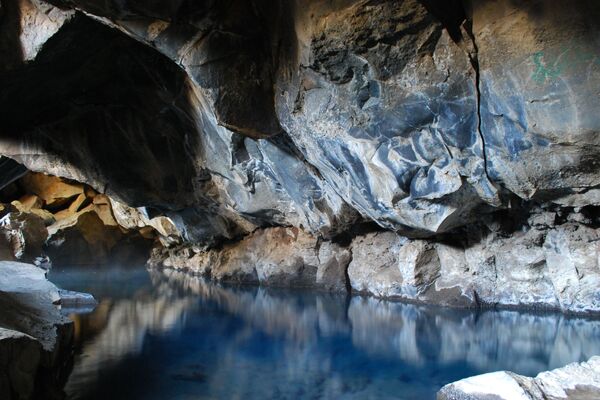 Вулканическая пещера Грьетагья в Исландии - Sputnik Узбекистан