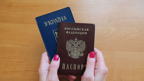 Паспорта гражданина Российской Федерации и гражданина Украины - Sputnik Ўзбекистон