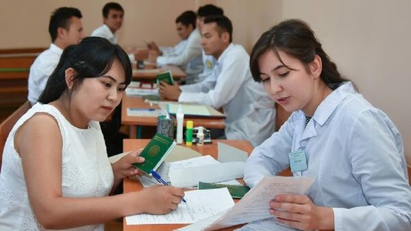 В Узбекистане отменили медсправку для абитуриентов - Sputnik Ўзбекистон
