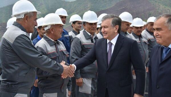 Ради будущего: президент посетил Тупалангскую гидроэлектростанцию - Sputnik Узбекистан