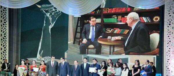 Лучшие журналисты Узбекистана получили Золотое перо Лучшие журналисты Узбекистана получили Золотое перо - Sputnik Ўзбекистон