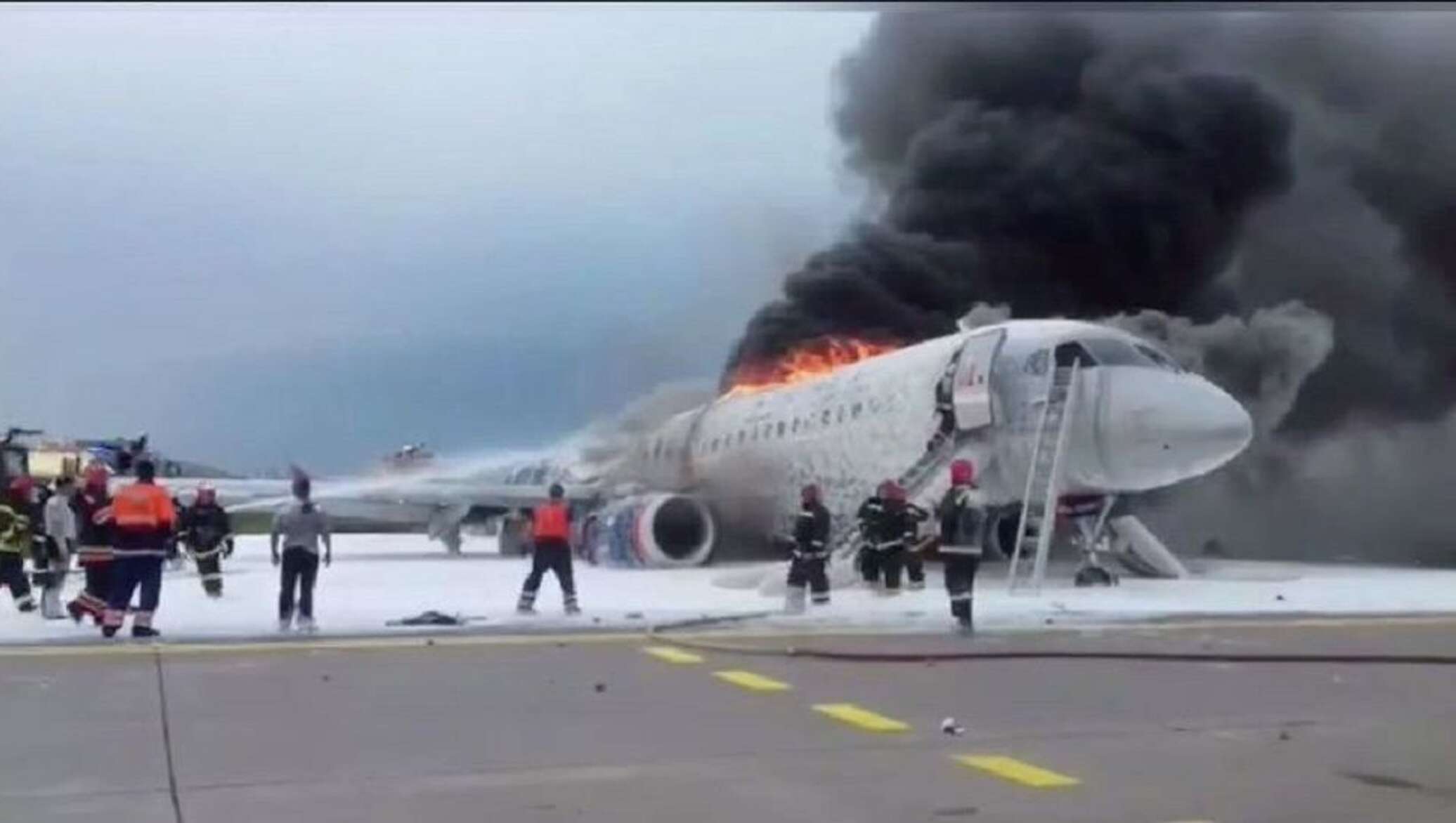 Сухой суперджет 100 катастрофы. Суперджет 100 авиакатастрофа. Крушение SSJ 100 В Шереметьево. 5 Мая авиакатастрофа SSJ-100 В Шереметьево. Катастрофа сухой Суперджет 100 в Шереметьево.