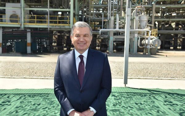 Шавкат Мирзиёев посетил Ферганский нефтеперерабатывающий завод - Sputnik Ўзбекистон