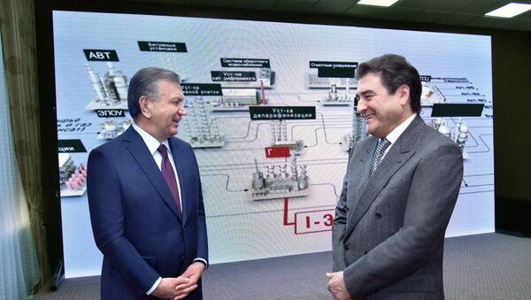 Шавкат Мирзиёев посетил Ферганский нефтеперерабатывающий завод - Sputnik Ўзбекистон