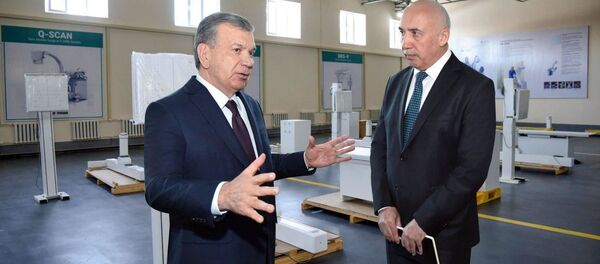 Шавкат Мирзиёев посетил предприятие Listem-Fergana в городе Фергане Шавкат Мирзиёев посетил предприятие Listem-Fergana в городе Фергане - Sputnik Ўзбекистон