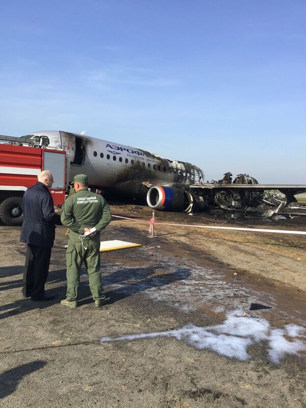 Следователи назвали версии авиакатастрофы в Шереметьево - Sputnik Узбекистан