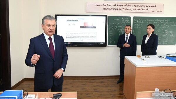 Шавкат Мирзиёев посетил школу Темурбеклар мактаби в Фергане - Sputnik Ўзбекистон