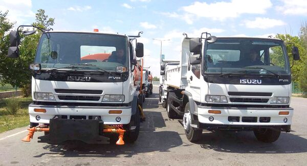 Самосвалы, краны, скорые: Узбекистан помогает Афганистану мирной техникой Самосвалы, краны, скорые: Узбекистан помогает Афганистану мирной техникой - Sputnik Узбекистан