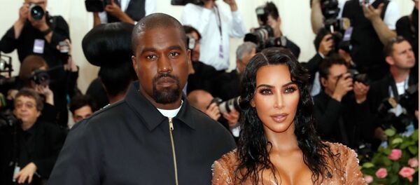 Канье Уэст и Ким Кардашьян на Met Gala Канье Уэст и Ким Кардашьян на Met Gala - Sputnik Ўзбекистон