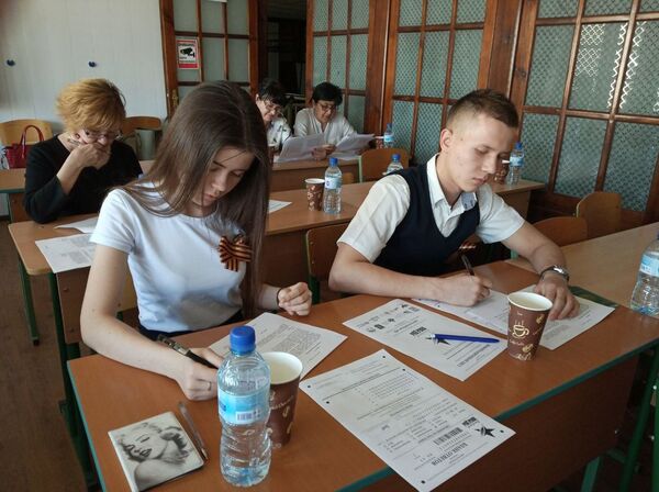 Даты, события, личности: в Ташкенте стартовала акция Диктант Победы - Sputnik Узбекистан