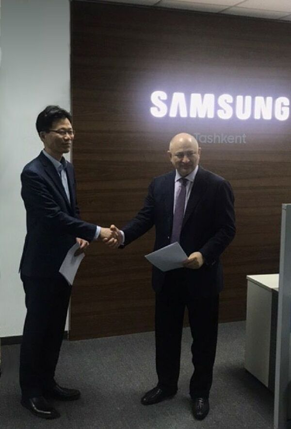 Samsung поможет модернизировать почтовую инфраструктуру Узбекистана - Sputnik Узбекистан