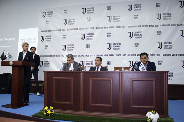 Будет как Роналду: в Ташкенте открылась академия Ювентуса Будет как Роналду: в Ташкенте открылась академия Ювентуса - Sputnik Узбекистан