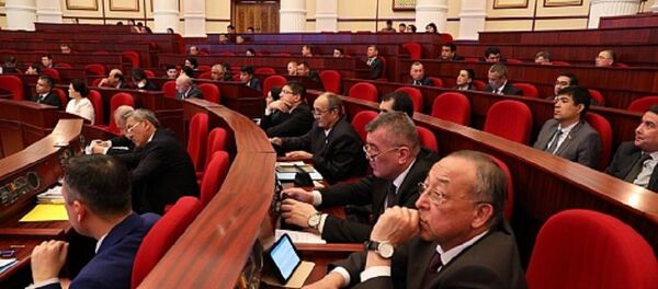 Коммерческие банки под защитой депутатов: новые поправки в проект закона - Sputnik Узбекистан