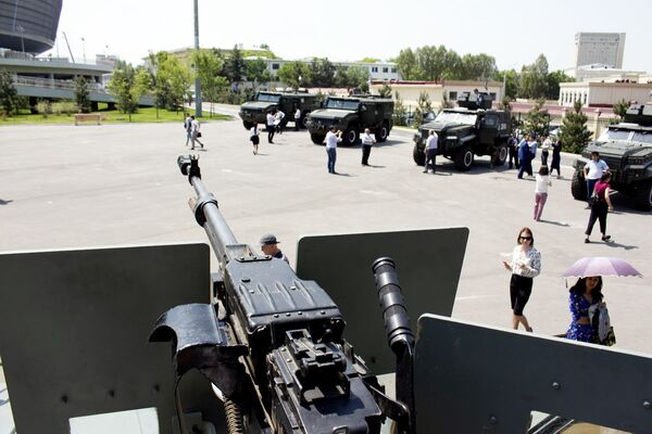 Демонстрация военной техники у Humo Arena - Sputnik Узбекистан