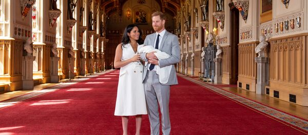 Меган Маркл и принц Гарри показали своего новорожденного малыша - фото Меган Маркл и принц Гарри показали своего новорожденного малыша - фото - Sputnik Ўзбекистон