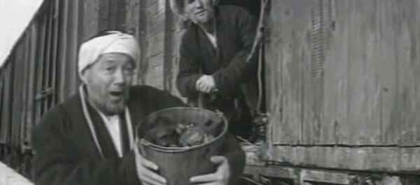 Кадр из фильма Яблоки сорок первого года реж. Равиль Батыров Кадр из фильма Яблоки сорок первого года реж. Равиль Батыров - Sputnik Узбекистан