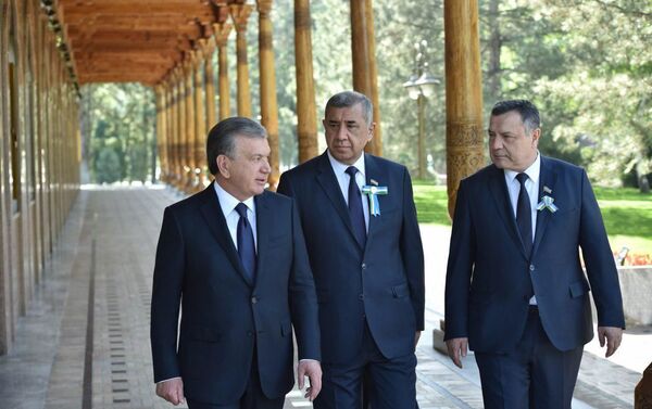 Шавкат Мирзиёев отдал дань уважения памяти предков - Sputnik Узбекистан
