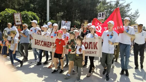 В столице Узбекистана прошла акция Бессмертный полк - Sputnik Узбекистан
