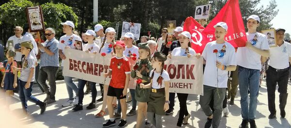 В столице Узбекистана прошла акция Бессмертный полк - Sputnik Узбекистан