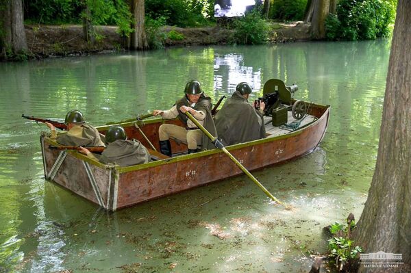 Школа мужества и источник гордости: праздник в ботаническом саду - Sputnik Узбекистан