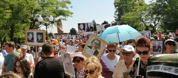 Spasibo za Pobedu: tisachi lyudey prinyali uchastie v Bessmertnom polku v Tashkente Spasibo za Pobedu: tisachi lyudey prinyali uchastie v Bessmertnom polku v Tashkente - Sputnik O‘zbekiston