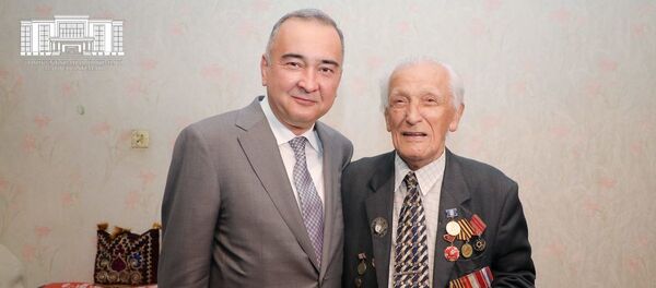 Артист цирка Зарипов получил новую квартиру от хокима Ташкента Артист цирка Зарипов получил новую квартиру от хокима Ташкента - Sputnik Узбекистан